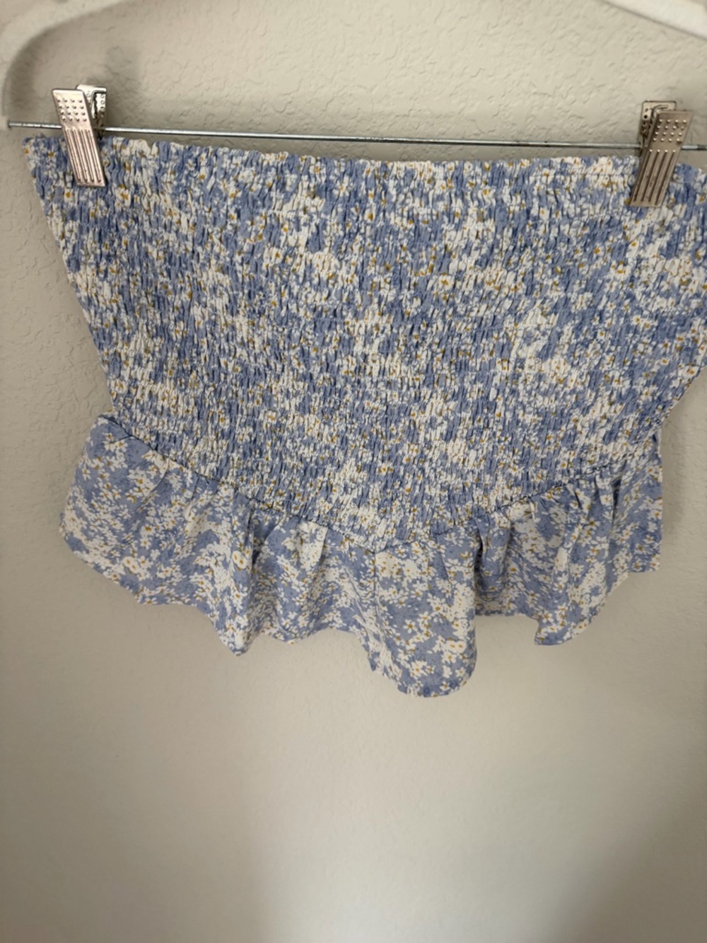 Endless Blu Smocked Floral Tube Top Blue White Ruffle Hem Strapless Size L - Picture 4 of 9
